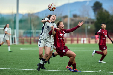 Partido entre el DUX Logroño y Osasuna de 1ª RFEF Femenina.