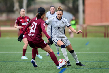 Partido entre el DUX Logroño y Osasuna de 1ª RFEF Femenina.