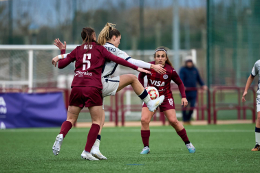 Partido entre el DUX Logroño y Osasuna de 1ª RFEF Femenina.