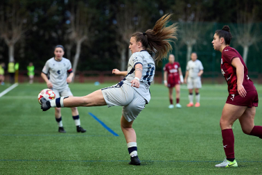 Partido entre el DUX Logroño y Osasuna de 1ª RFEF Femenina.