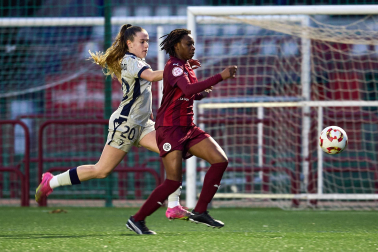Partido entre el DUX Logroño y Osasuna de 1ª RFEF Femenina.