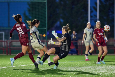 Partido entre el DUX Logroño y Osasuna de 1ª RFEF Femenina.