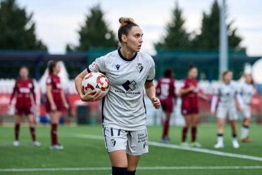 Partido entre el DUX Logroño y Osasuna de 1ª RFEF Femenina.