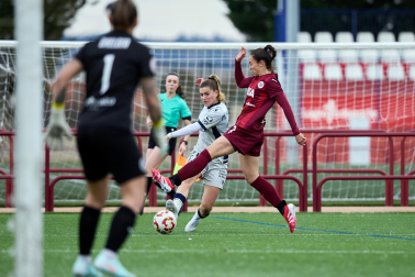 Partido entre el DUX Logroño y Osasuna de 1ª RFEF Femenina.