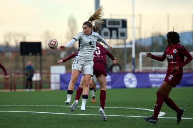 Partido entre el DUX Logroño y Osasuna de 1ª RFEF Femenina.