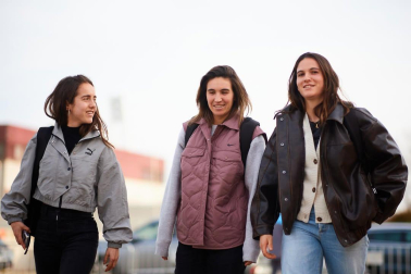 La navarra Maite Oroz, a la izquierda, junto a Mariona Caldentey y Laia Codina
