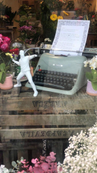 La tienda esta llena de detalles...