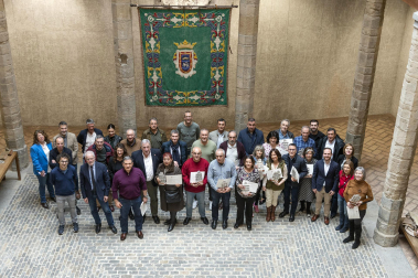 Homenaje a 51 empleados del Ayuntamiento de Pamplona que se jubilaron el año pasado.