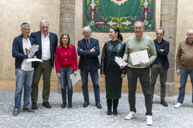 Homenaje a 51 empleados del Ayuntamiento de Pamplona que se jubilaron el año pasado.