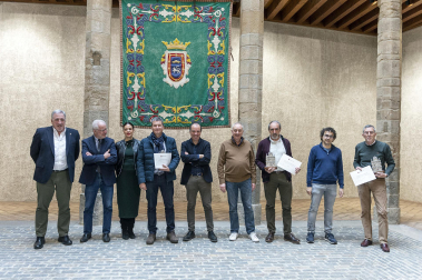 Homenaje a 51 empleados del Ayuntamiento de Pamplona que se jubilaron el año pasado.