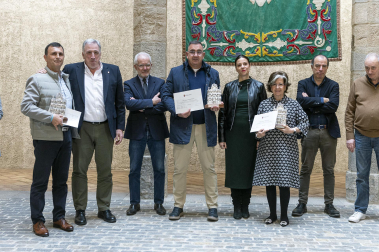 Homenaje a 51 empleados del Ayuntamiento de Pamplona que se jubilaron el año pasado.