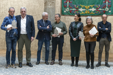 Homenaje a 51 empleados del Ayuntamiento de Pamplona que se jubilaron el año pasado.