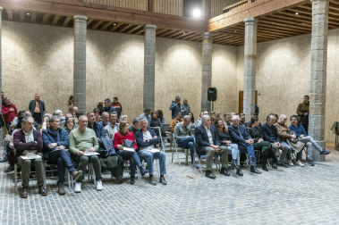 Homenaje a 51 empleados del Ayuntamiento de Pamplona que se jubilaron el año pasado.
