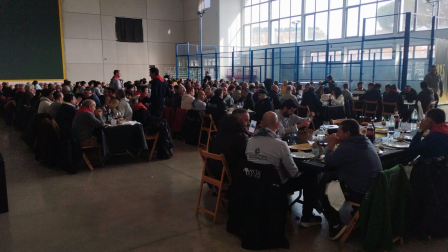 El frontón de Azagra abrió sus puertas para la comida popular
