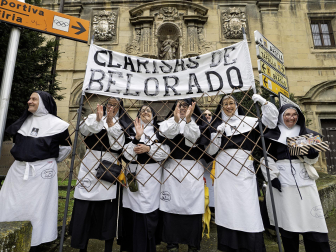 Las cuadrillas desafiaron al frío en la tradicional ronda de los Carnavales en Tafalla /