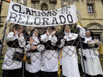 Las cuadrillas desafiaron al frío en la tradicional ronda de los Carnavales en Tafalla /
