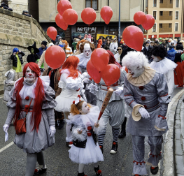 Las cuadrillas desafiaron al frío en la tradicional ronda de los Carnavales en Tafalla /