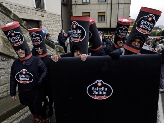 Las cuadrillas desafiaron al frío en la tradicional ronda de los Carnavales en Tafalla /