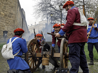 Las cuadrillas desafiaron al frío en la tradicional ronda de los Carnavales en Tafalla /