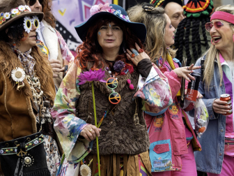 Las cuadrillas desafiaron al frío en la tradicional ronda de los Carnavales en Tafalla /