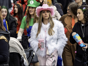 Las cuadrillas desafiaron al frío en la tradicional ronda de los Carnavales en Tafalla /
