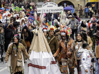 Las cuadrillas desafiaron al frío en la tradicional ronda de los Carnavales en Tafalla /