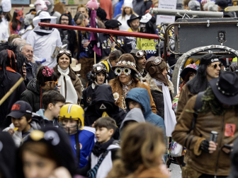 Las cuadrillas desafiaron al frío en la tradicional ronda de los Carnavales en Tafalla /