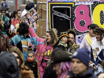 Las cuadrillas desafiaron al frío en la tradicional ronda de los Carnavales en Tafalla /