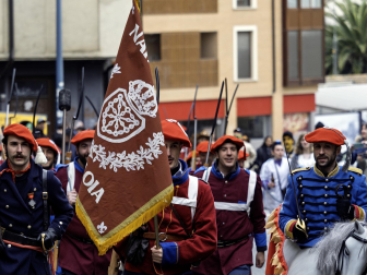 Las cuadrillas desafiaron al frío en la tradicional ronda de los Carnavales en Tafalla /