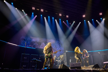 Fotos de la actuación de la alemana Doro Pesch, una de las cantantes femeninas más importantes del heavy metal./
