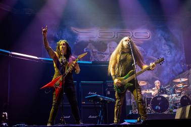 Fotos de la actuación de la alemana Doro Pesch, una de las cantantes femeninas más importantes del heavy metal./