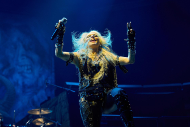 Fotos de la actuación de la alemana Doro Pesch, una de las cantantes femeninas más importantes del heavy metal./