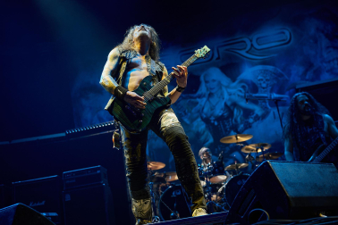 Fotos de la actuación de la alemana Doro Pesch, una de las cantantes femeninas más importantes del heavy metal./