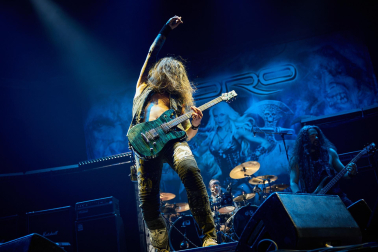 Fotos de la actuación de la alemana Doro Pesch, una de las cantantes femeninas más importantes del heavy metal./