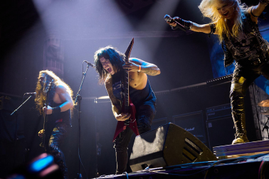 Fotos de la actuación de la alemana Doro Pesch, una de las cantantes femeninas más importantes del heavy metal./