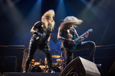 Fotos de la actuación de la alemana Doro Pesch, una de las cantantes femeninas más importantes del heavy metal./