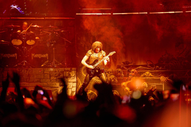 Fotos de la actuación de Manowar en el Navarra Arena./