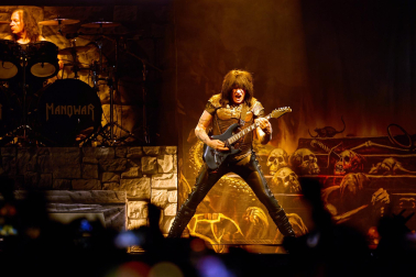 Fotos de la actuación de Manowar en el Navarra Arena./