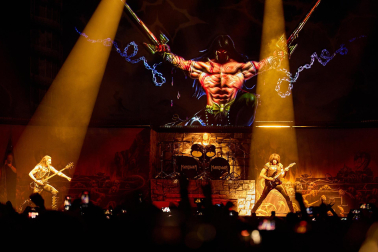 Fotos de la actuación de Manowar en el Navarra Arena./