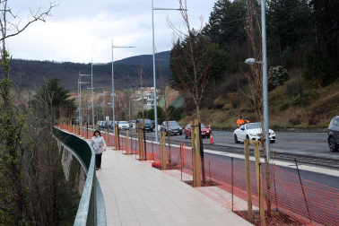 Fotos del asfaltado de las obras de la Cuesta de Beloso. /