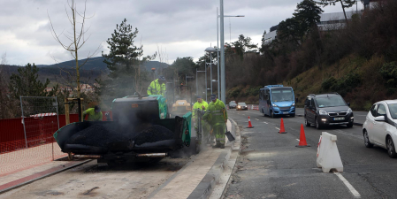 Fotos del asfaltado de las obras de la Cuesta de Beloso. /