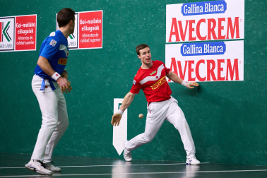 Fotos del Artola-Mariezkurrena contra Peña II-Albisu (22-10)./