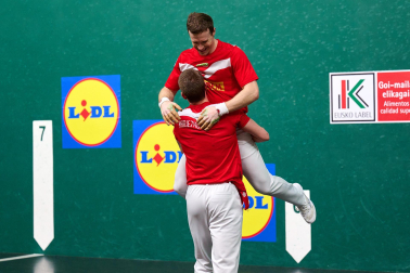 Fotos del Artola-Mariezkurrena contra Peña II-Albisu (22-10)./