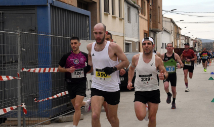 Participantes en las pruebas de 5 y 10 kilómetros de la XXXIV 'Villa de Falces' /