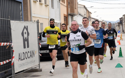 Participantes en las pruebas de 5 y 10 kilómetros de la XXXIV 'Villa de Falces' /