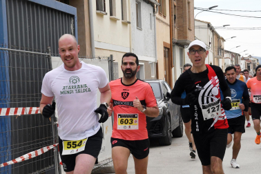 Participantes en las pruebas de 5 y 10 kilómetros de la XXXIV 'Villa de Falces' /