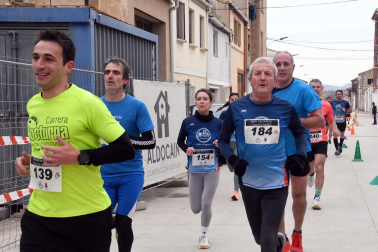 Participantes en las pruebas de 5 y 10 kilómetros de la XXXIV 'Villa de Falces' /