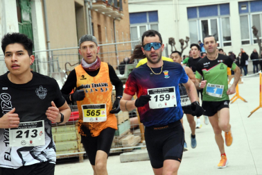 Participantes en las pruebas de 5 y 10 kilómetros de la XXXIV 'Villa de Falces' /