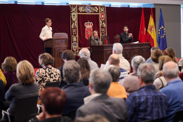 Fotos del homenaje a 714 trabajadores del Gobierno de Navarra que se jubilaron o fallecieron en 2024