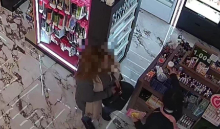 Vídeo cómo robaban perfumes y ropa en centros comerciales de la Cuenca de Pamplona
